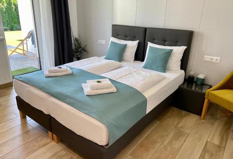 Номер Стандарт Вид на Бассейн, Villa7
