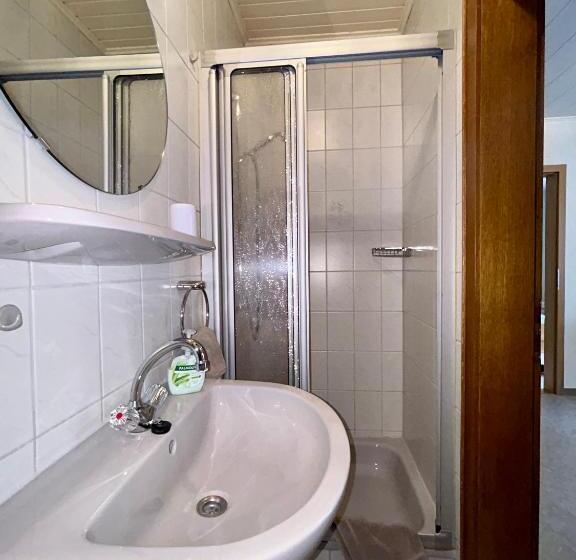 带1个卧室的带阳台的公寓, Winzerhaus Im Oberdorf   Fewo U Zimmer   Auch Kombinierbar
