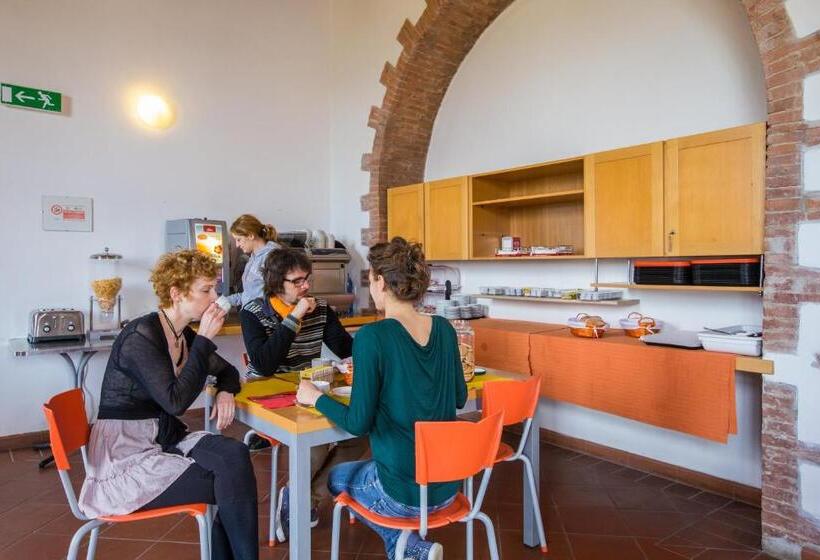Номер Стандарт с Террасой, Student S Hostel Gowett