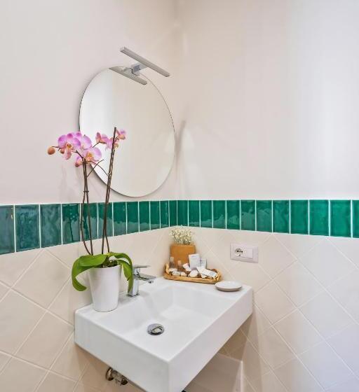 Номер Deluxe Вид на Море Боковой, La Serenata Luxury