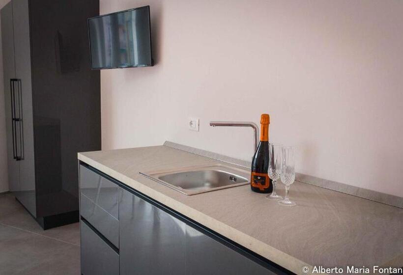 استودیوی لوکس, Residenza Florida