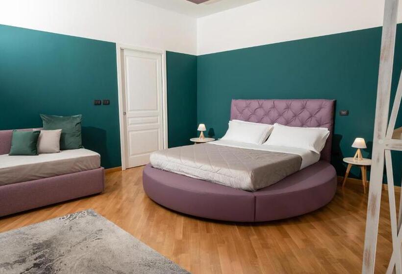 اتاق لوکس با تخت بزرگ, Villa Rufo