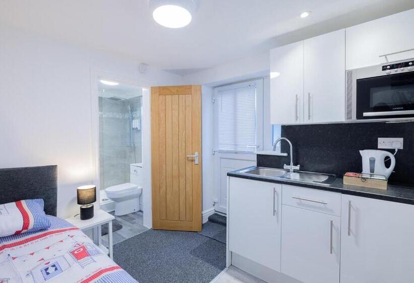 חדר סטנדרט יחיד, Hillcrest Studio Apartments