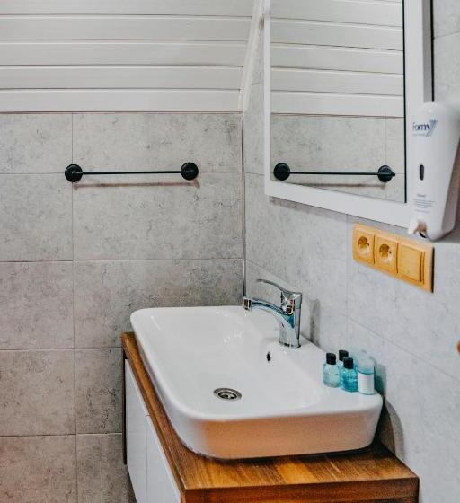 اتاق اجرایی سه نفره, Pera Bungalov