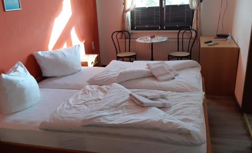 Семейный Номер, Pension Hirsch/schwan