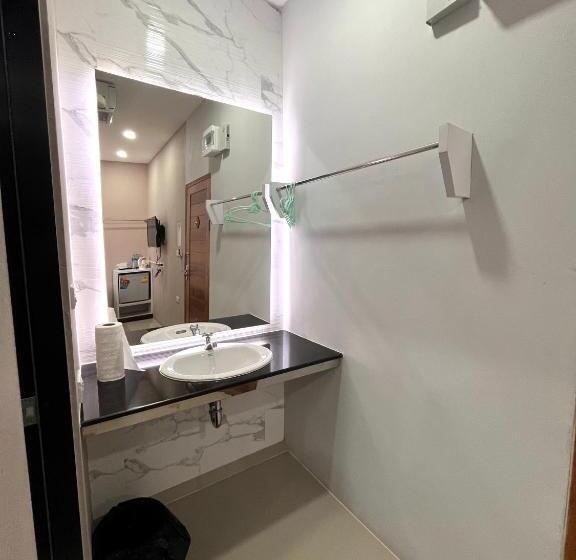 اتاق عادی, Variety Winner Hostel