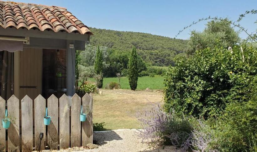 اتاق استاندارد با چشم‌انداز استخر, Moulin De Bonfilhon