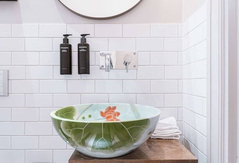 Номер Стандарт Двуспальная Кровать, Story Hotel Riddargatan, Part Of Jdv By Hyatt