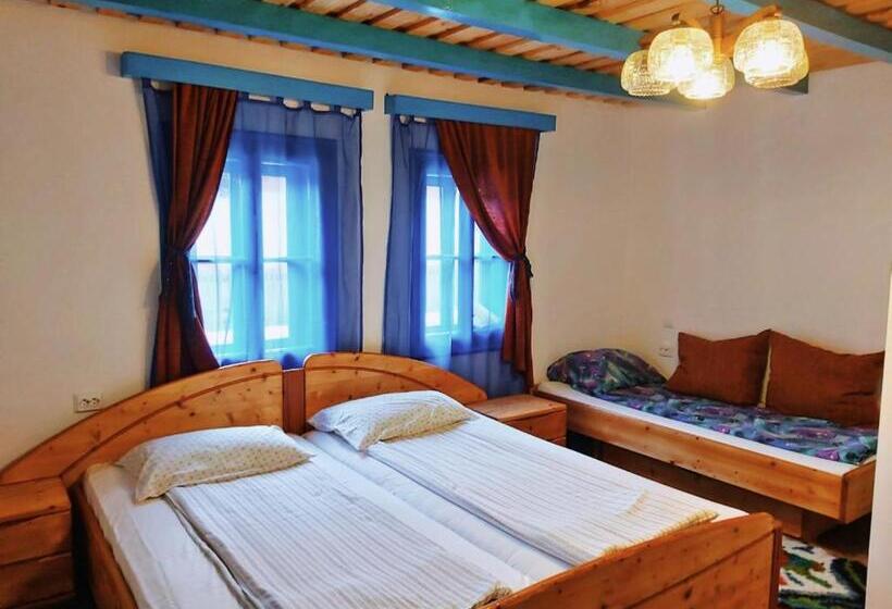 اتاق استاندارد سه نفره, Casa Toth