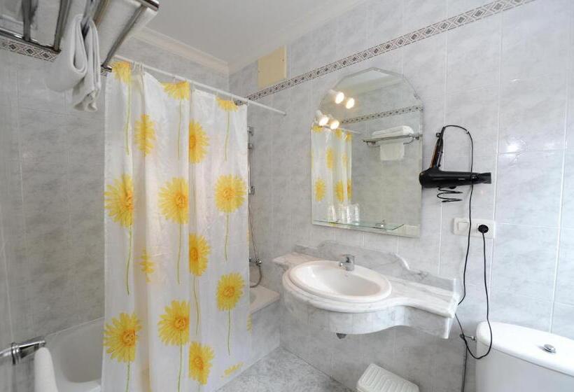 Номер Стандарт Трехместный, Hostal O Portiño