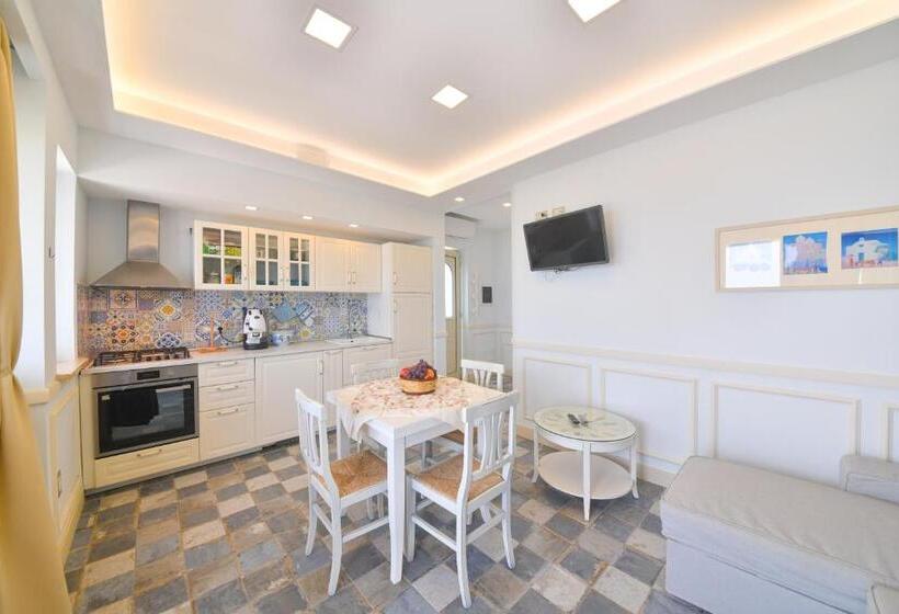 带1个卧室的带阳台的公寓, Belgodere Di Mezzavia Apartments