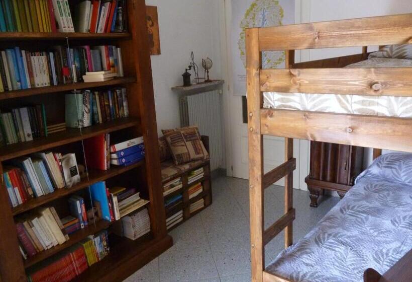 Номер Deluxe, L Elefantino   Bed And Book