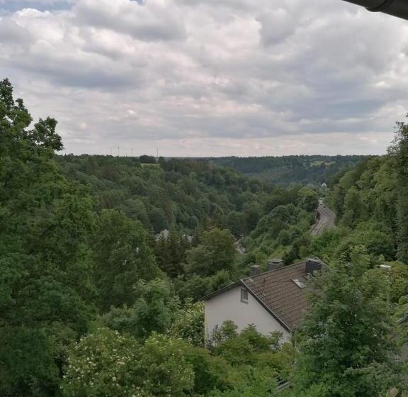 Номер Стандарт, Jeje Und Anna S Eifel Haus