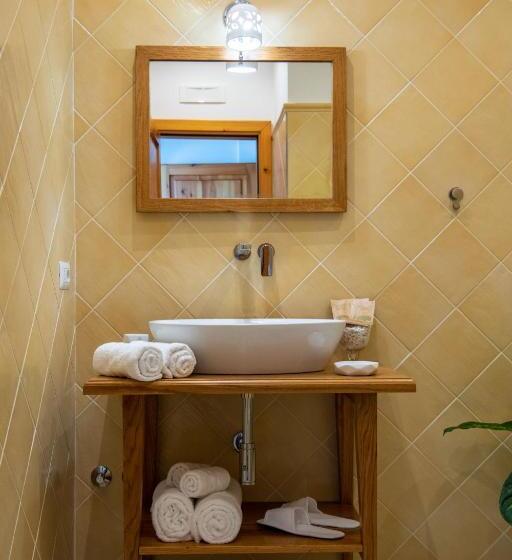 اتاق استاندارد با چشم‌انداز دریا, La Borragine Rooms