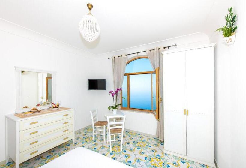 اتاق استاندارد با چشم‌انداز دریا, La Borragine Rooms