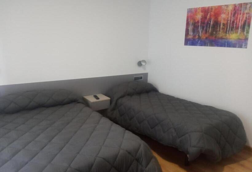 스탠다드 트리플 룸, Hostal Outarelo