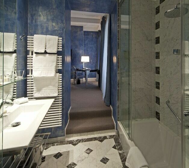 اتاق لوکس, Le Place D Armes   Relais & Châteaux