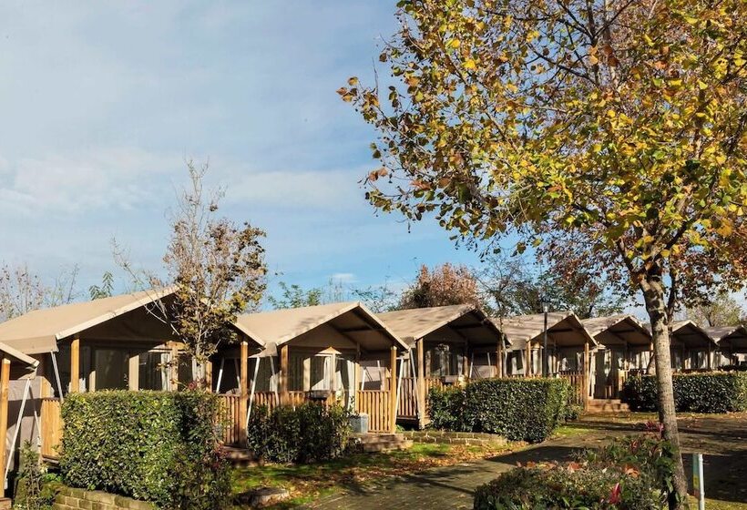 چادر با خدمات رفاهی استاندارد, Hu Roma Camping In Town