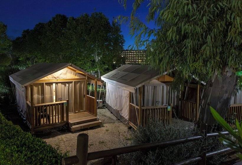 چادر با خدمات رفاهی استاندارد, Hu Roma Camping In Town