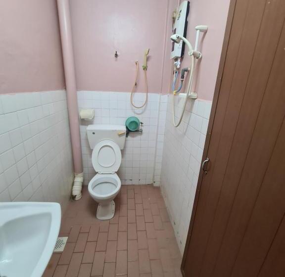 Economy Triple Room, East Coast
