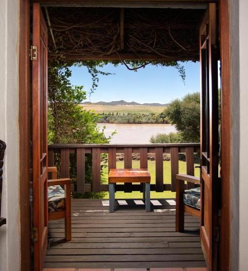 Классический Номер, Tzamenkomst River Lodge