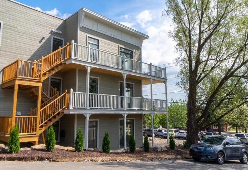 Апартаменты 1 Спальня с Видом, Hôtel Appartements De La Gare