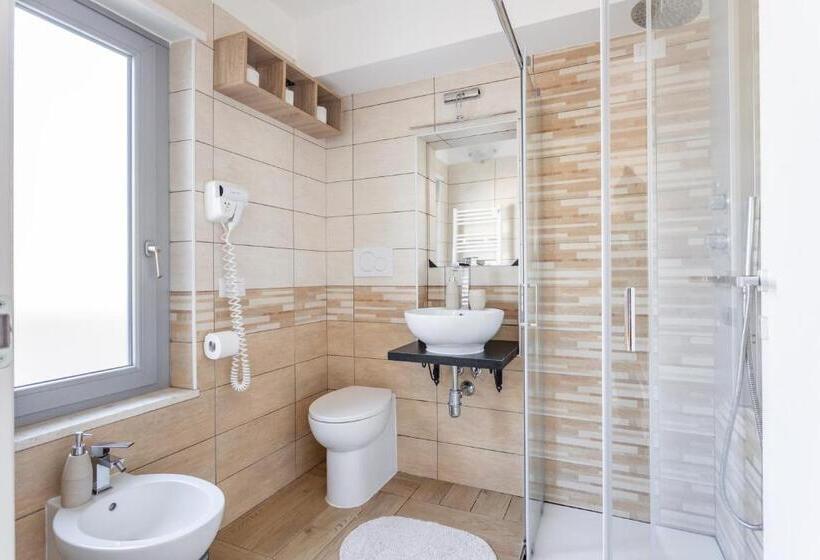 标准三人间, Oristano Camera Arancio Max 3pers,bagno,uso Cucina