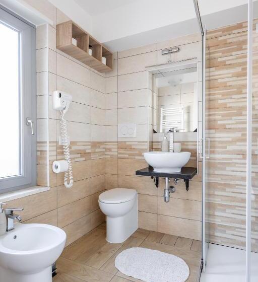 标准三人间, Oristano Camera Arancio Max 3pers,bagno,uso Cucina