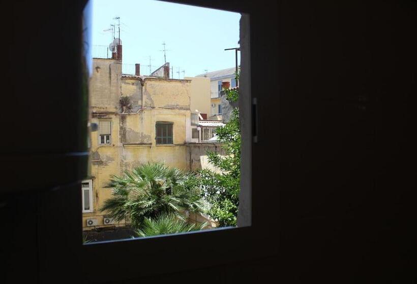 اتاق خانوادگی, Casa Laura Oliva Mancini