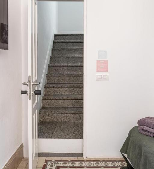 غرفة قياسية مع حمام خارجي, Mapango Small Rooms