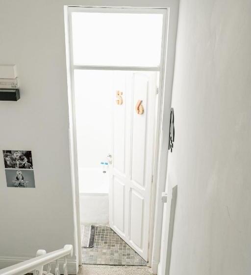 غرفة قياسية حمام مشترك, Mapango Small Rooms