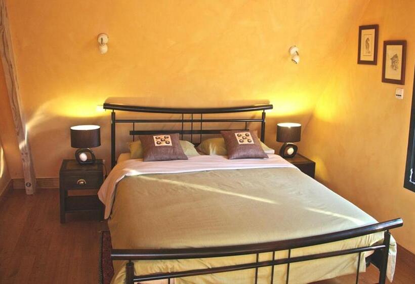 Трехместный Номер Стандарт Вид на Сад, Chambre D Hôtes La Dentalie