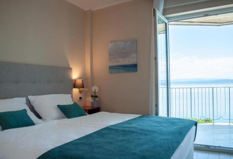 اتاق استاندارد با بالکن و چشم‌انداز دریا, Belvedere Resort Hotels