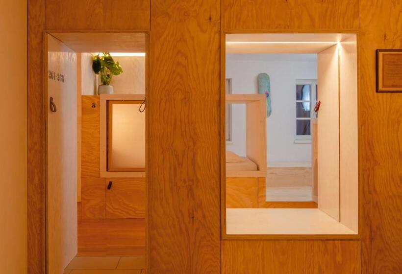 تختخواب در اتاق مشترک, Montagu Hostel