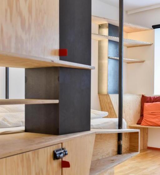 اتاق استاندارد با سرویس بهداشتی مشترک, Montagu Hostel