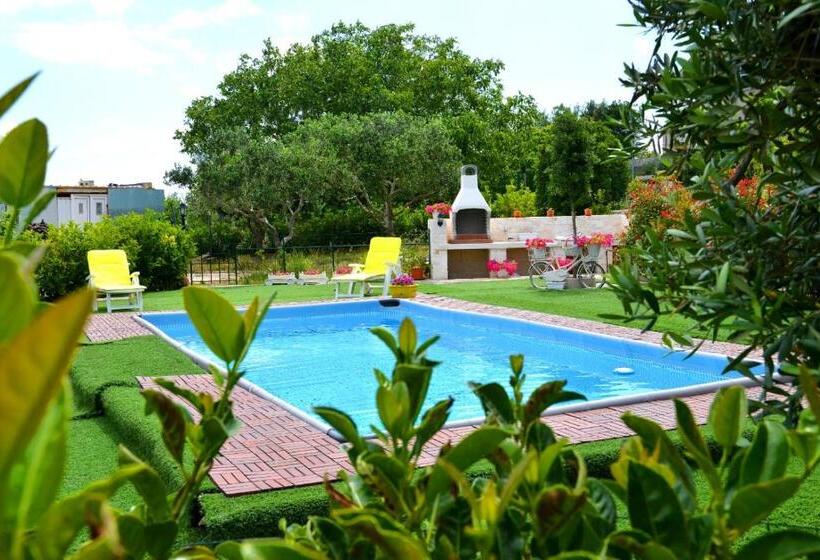 Полулюкс с Гидромассажем, Trullo Suite