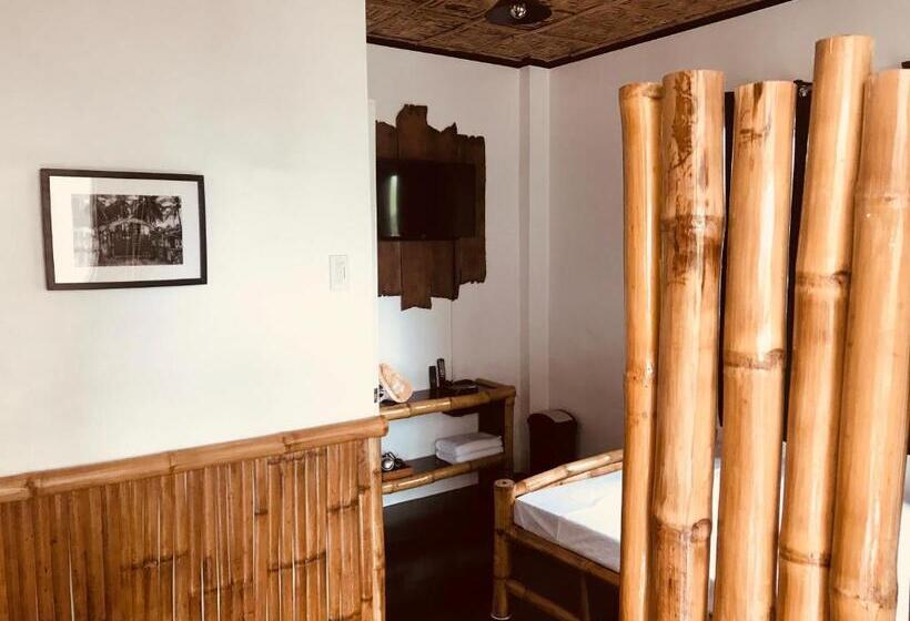 Номер Стандарт с Балконом, Everyday Sunday Formerly Carl S Island Inn