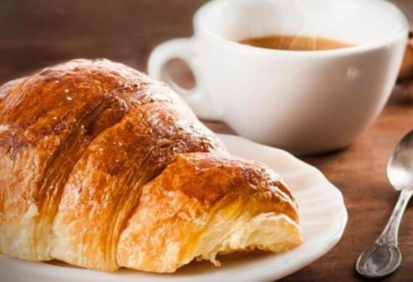 اتاق لوکس با تخت بزرگ, La Cassa