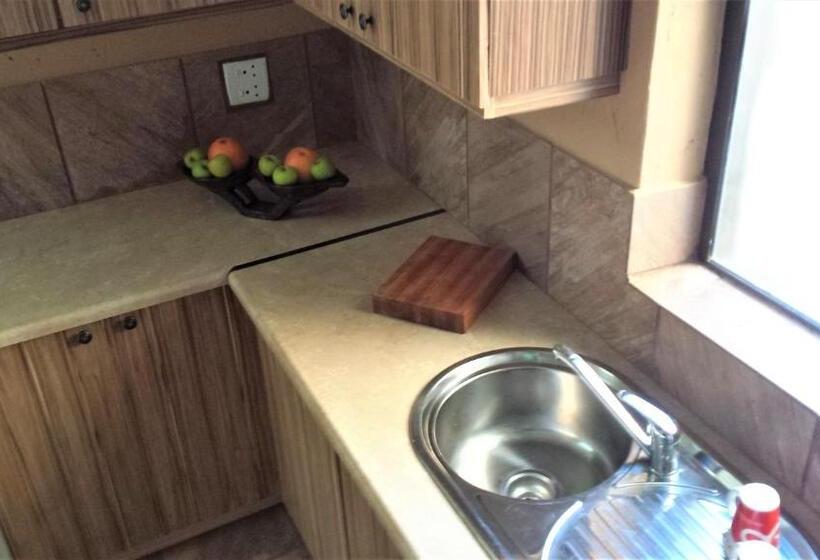 스탠다드 스튜디오, Arek S Place