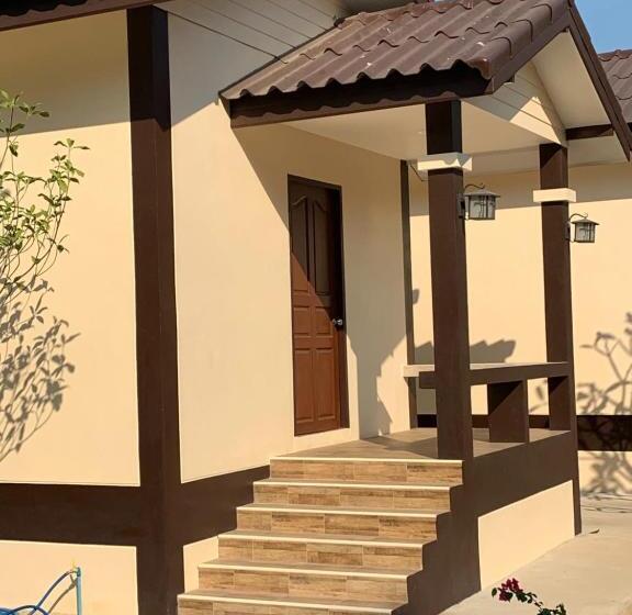デラックスルーム, Sunray Guesthouse สุนันท์บ้านพักริมคลอง