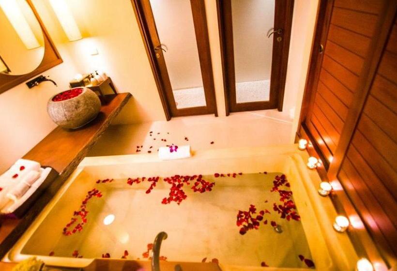 Номер Deluxe с Гидромассажем, Chantaramas Beach Resort, Koh Phangan