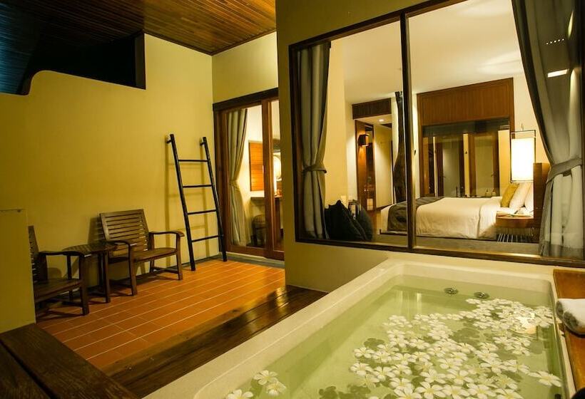 Номер Deluxe с Гидромассажем, Chantaramas Beach Resort, Koh Phangan