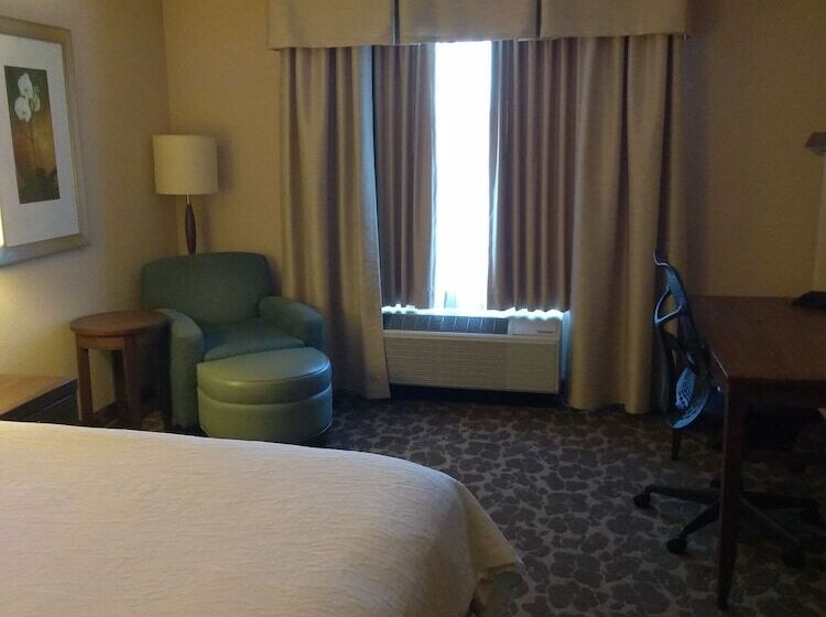 适合残疾人使用的标准间, Hilton Garden Inn Charlotte/concord