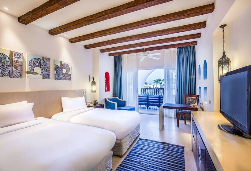اتاق استاندارد با چشم‌انداز استخر, Hilton Marsa Alam Nubian Resort