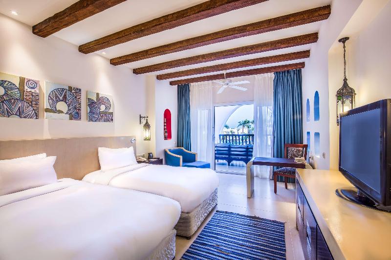 اتاق استاندارد با چشم‌انداز استخر, Hilton Marsa Alam Nubian Resort