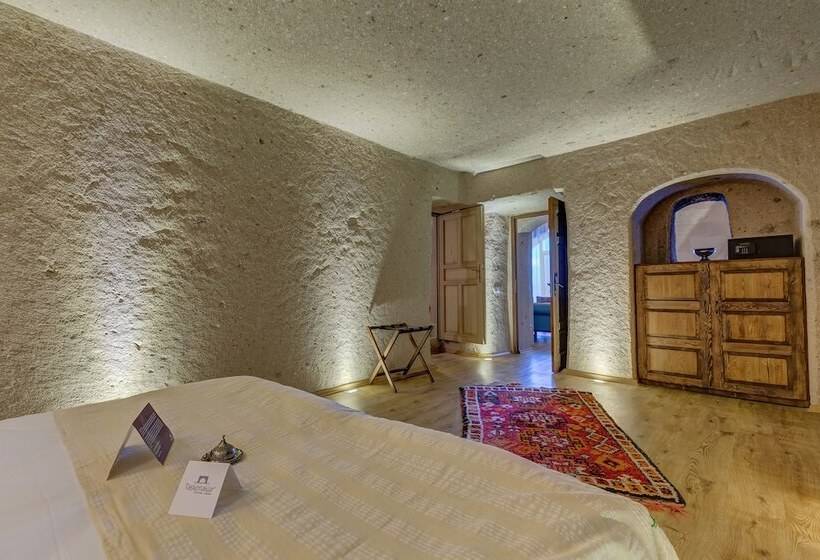 Family Suite, Taskonaklar