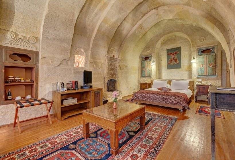 Люкс с Террасой, Taskonaklar