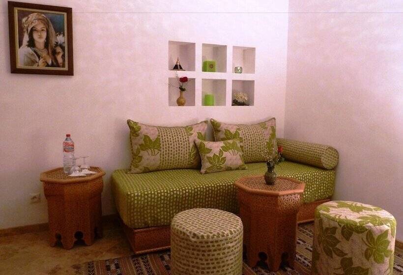اتاق لوکس سه تخته, Riad Viva