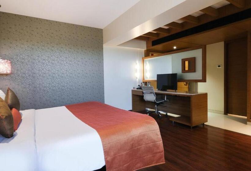 سوییت سوپریور, 7 Apple Hotel Pimpri Pune