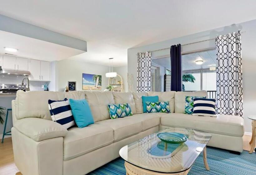 דירת שלושה חדרים, Spacious Coastal Haven 3bd Condo